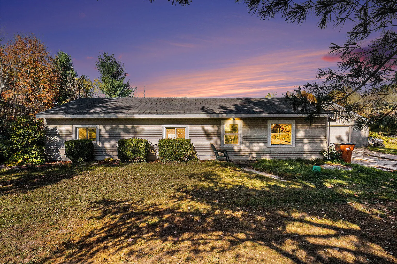 5475 Forteen Mile Ct NE photo 1
