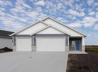 430 Hampton Dr W, Moorhead, MN