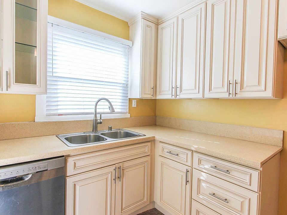 1st image of 82 N Grand Oaks Ave