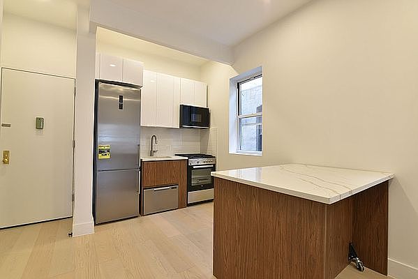 1st image of 228 E 6th St #19-20