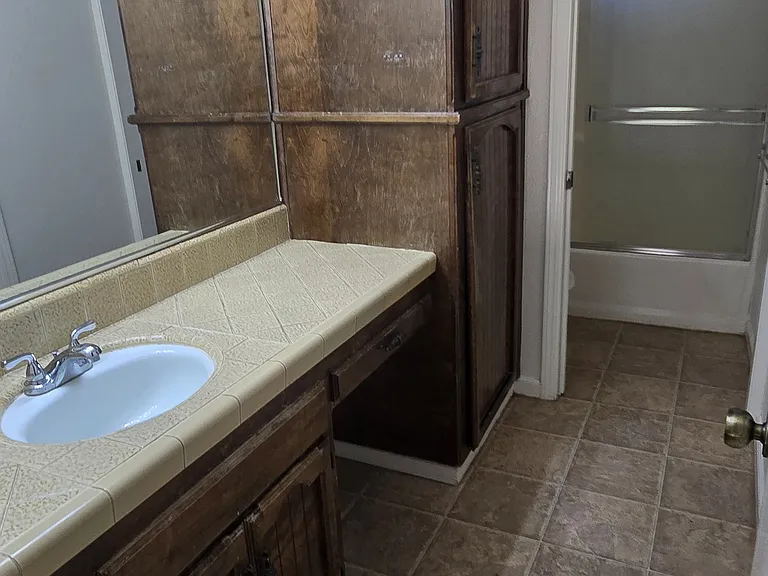2018 E Woodsville Ct — Photo 7