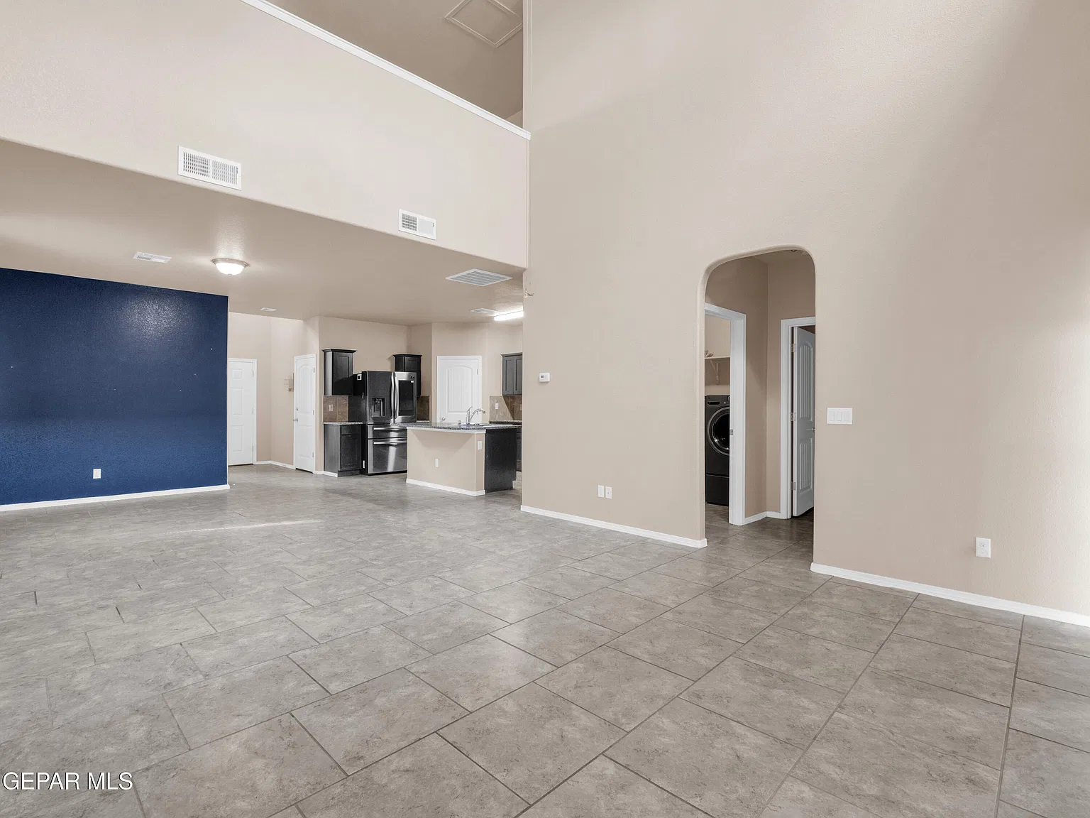 4 bed, 2.5 bath, 2395 sqft, $2,100 — Photo 3