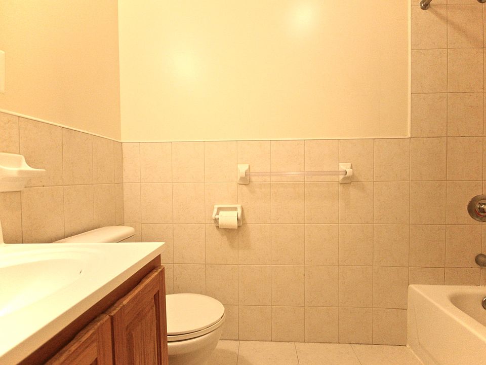 2nd image of 96 Marion St #2