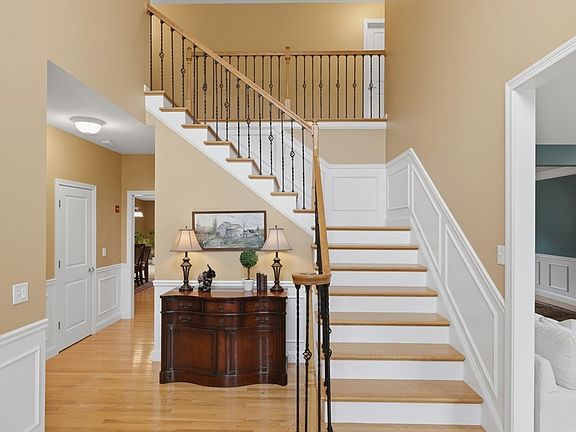 4th image of 11 Howarth Dr