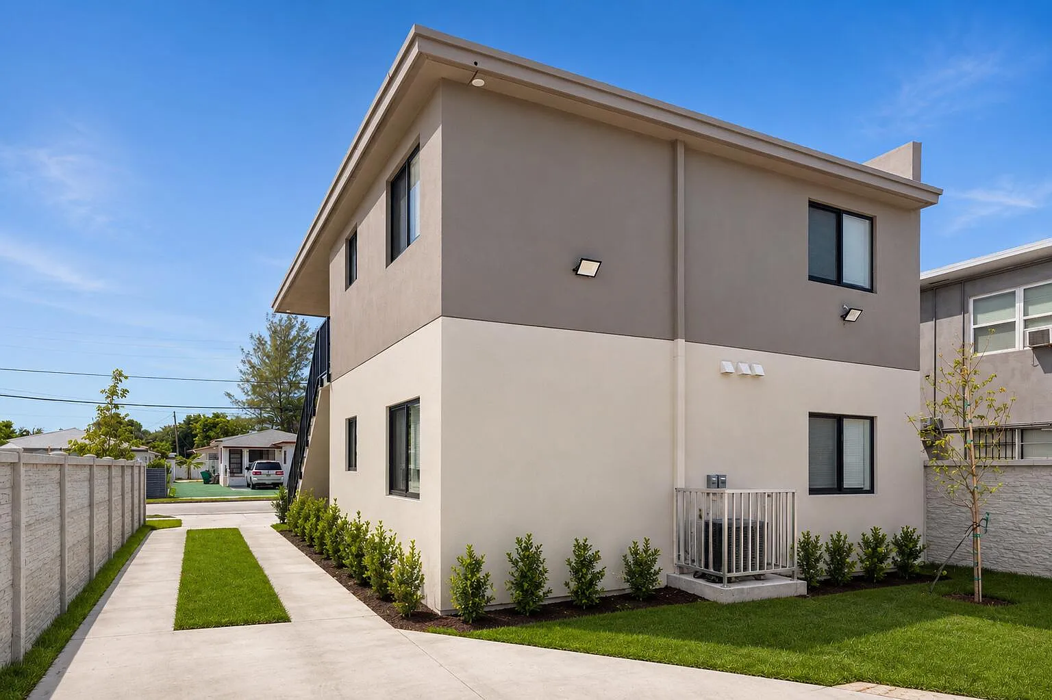 3 bed, 2.0 bath, 1097 sqft, $3,100 — Photo 3