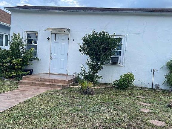 3rd image of 213 SW 11th St #A