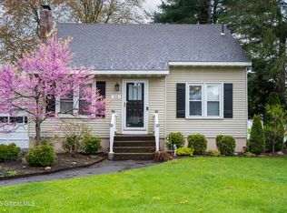 23 Bayberry Rd, Schenectady, NY 12306