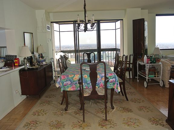 4th image of 27110 Grand Central Pkwy APT 16V