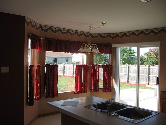 Kitchen eating area