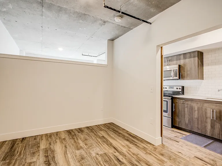 Dunn Motors Apartments — Photo 35