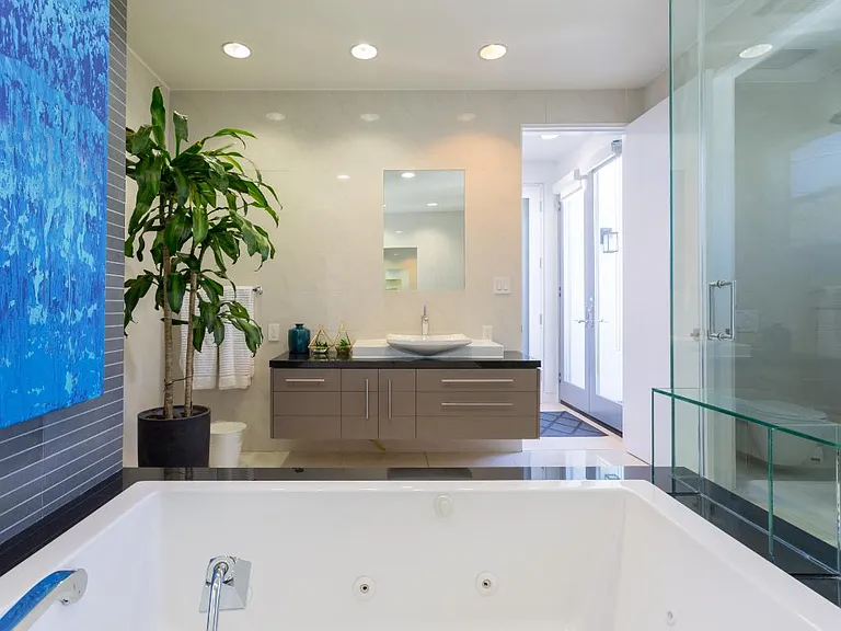 808 N La Jolla Ave — Photo 20