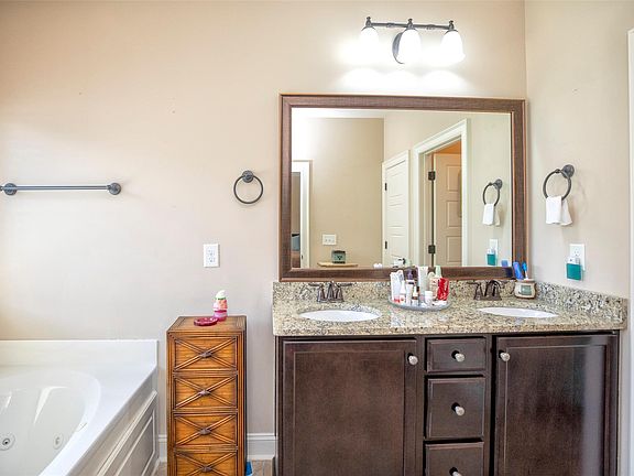 4th image of 9242 Concord Park Dr