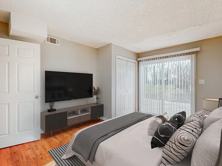 2407 NE 43rd St — Photo 5