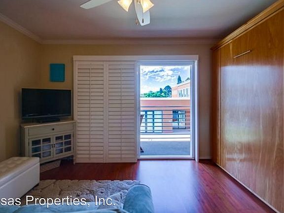 3rd image of 1021 Scott St APT 211