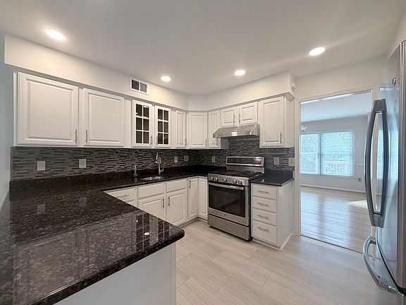 5th image of 7418 Crestberry Ln