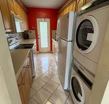 5th image of 1045 SE 15th St APT 13C