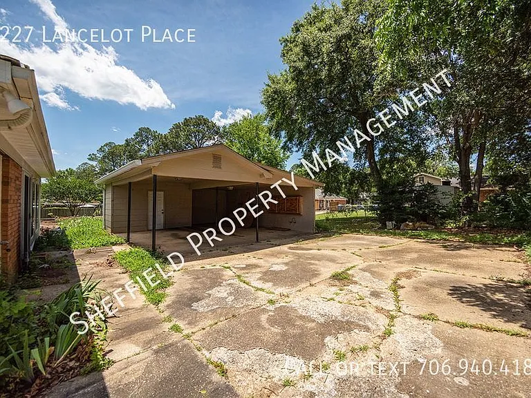 2227 Lancelot Pl — Photo 2