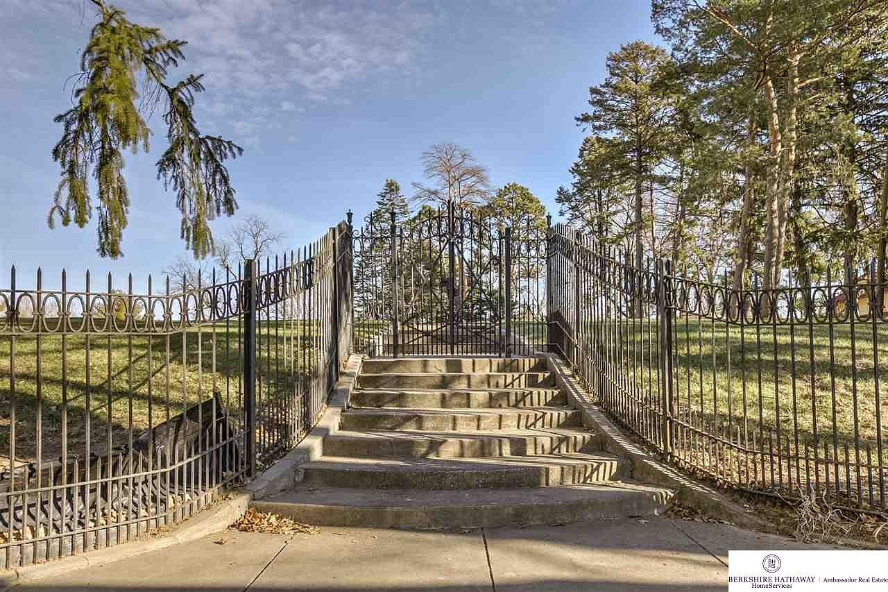 525 Fairacres Rd, Omaha, NE 68132 Zillow