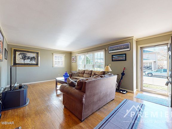 4th image of 425 Percy St