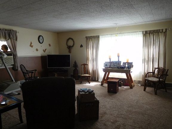 5th image of 209 E Branson St