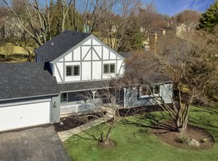 2882 Valley Forge Rd, Lisle, IL 60532