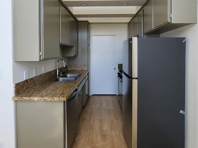 3750 Kelton Ave #202 — Photo 10