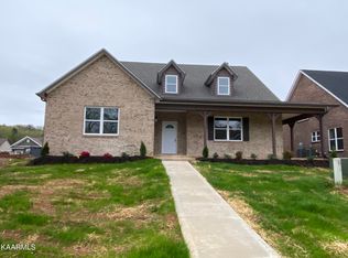 174 Crossroads Blvd, Oak Ridge, TN 37830