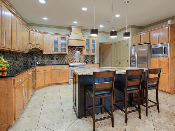 5th image of 3685 Grenada Dr