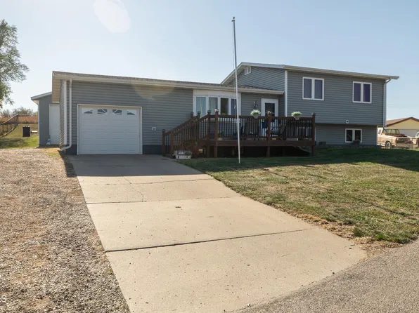 2172 Missouri Dr N, Mandan, ND 58554