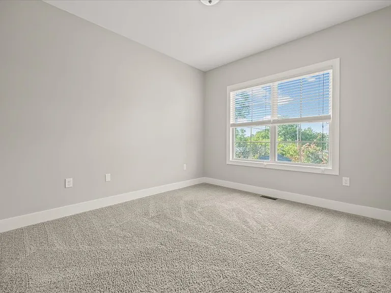 418 W Stevens St — Photo 14