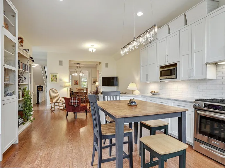 629 A St NE — Photo 11
