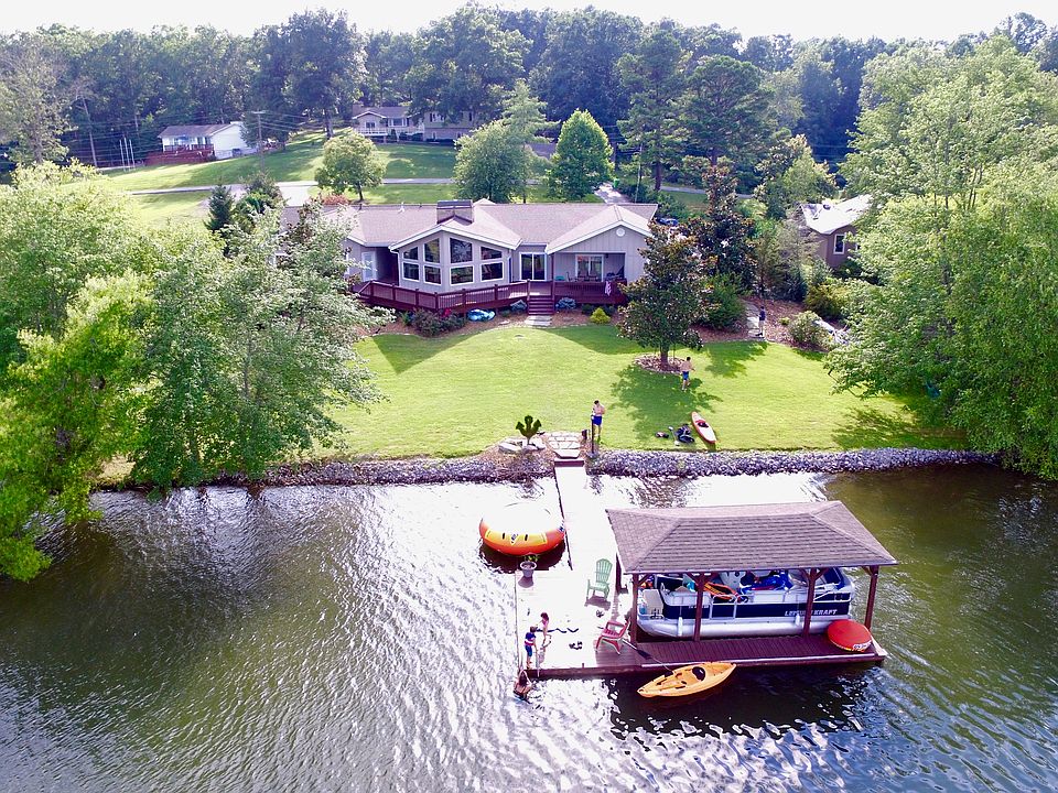 1st image of 152 Holiday Ct