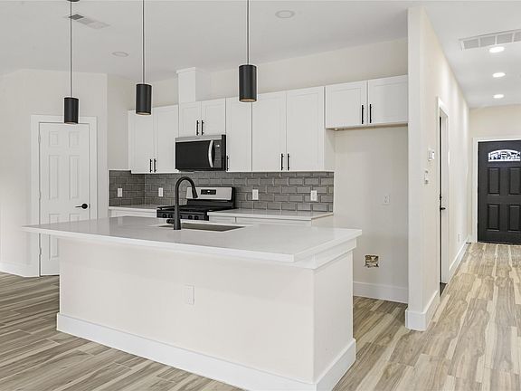 3rd image of 9807 Bamboo Rd #A