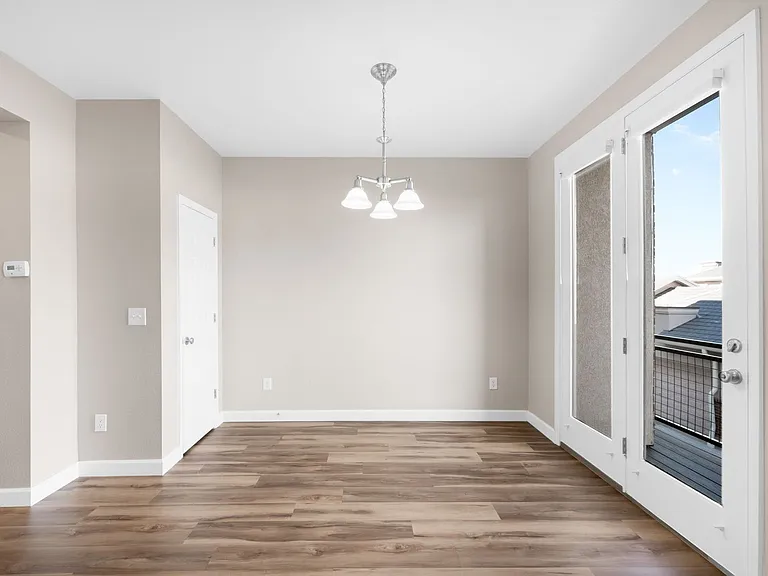 13543 E Longview Ave — Photo 4