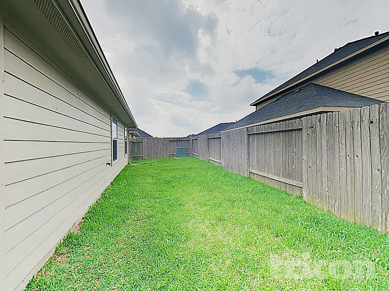 21427 Wilona Way — Photo 11