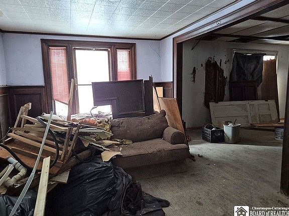 2nd image of 21 Price St