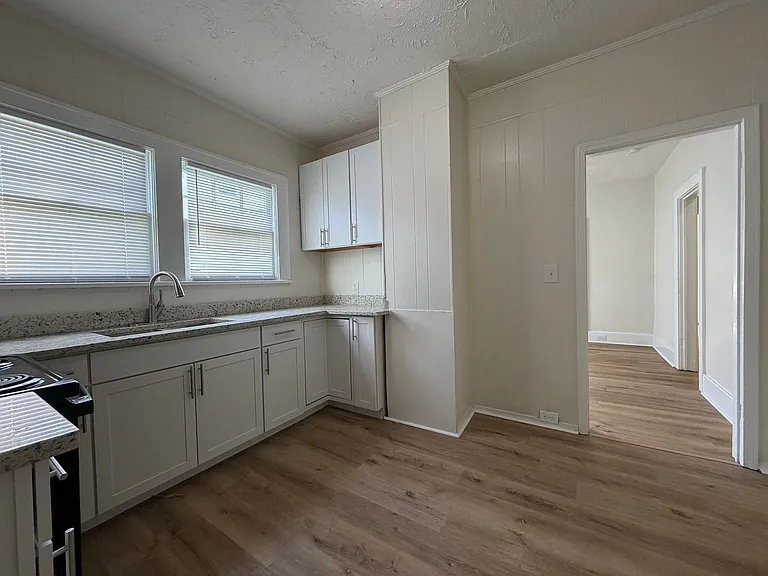 918 Darlington Way SW — Photo 6