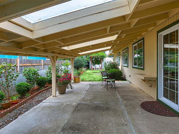 4th image of 2954 SE Travera Dr