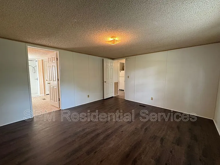 1227 Village Rd — Photo 8