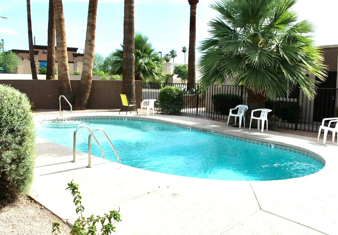 505 E Huntington Dr — Photo 3