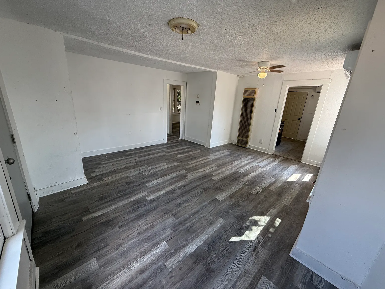 2107 Ave I — Photo 4