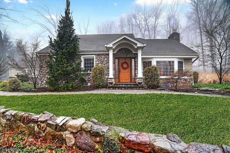 1st image of 8 Hemlock Ln