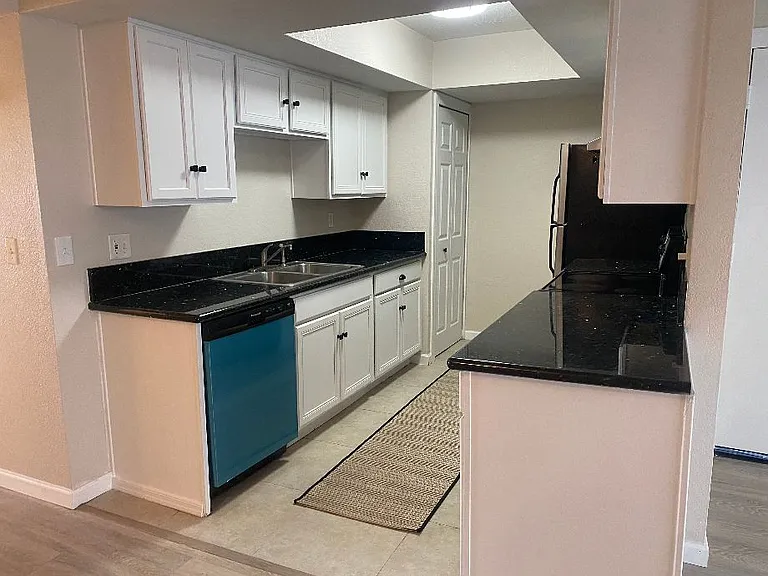 740 W Elm St #257 — Photo 18
