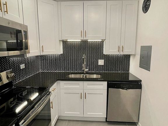 2nd image of 720 Washington Blvd #17194771