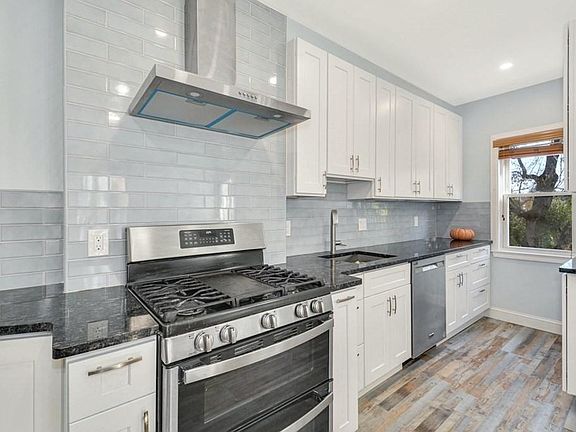 2nd image of 10 Middle St