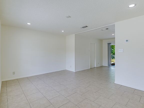5th image of 7505 Valley Oak St