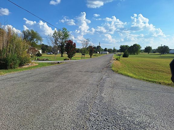 3rd image of 451 Davis Ln