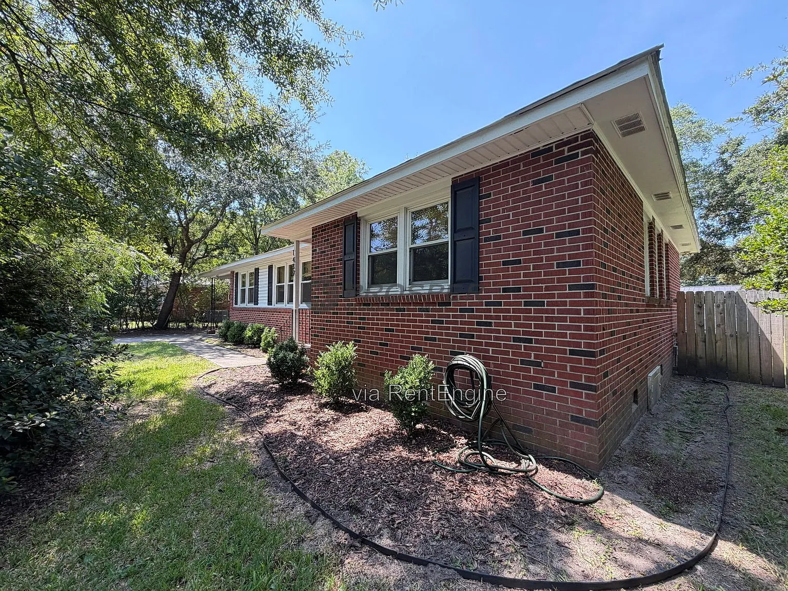 3 bed, 1.5 bath, 1250 sqft, $2,250 — Photo 3