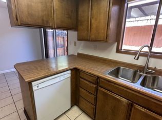 901 Royal Ct APT 4, Medford, OR 97504
