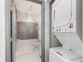 218 E Main St
